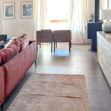 Spacious House With Sea View In