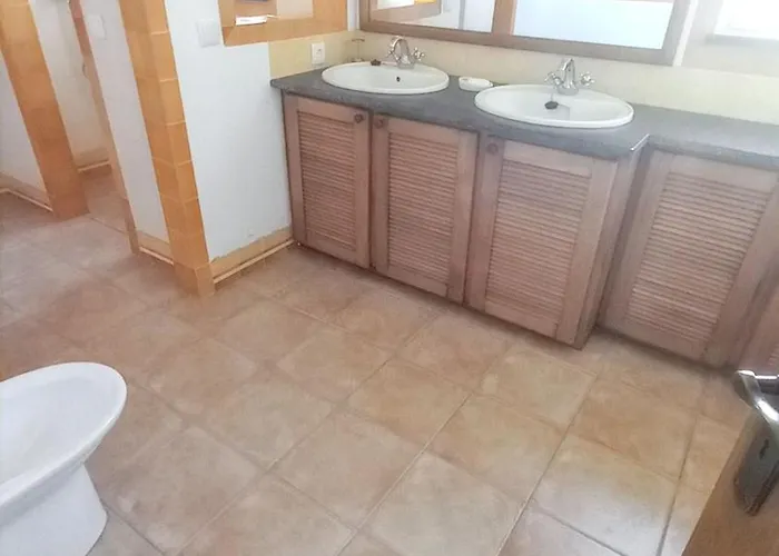 Spacious House With Sea View In Prázdninový dům *