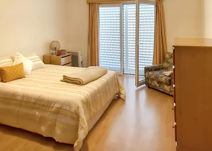 Prázdninový dům Spacious House With Sea View In