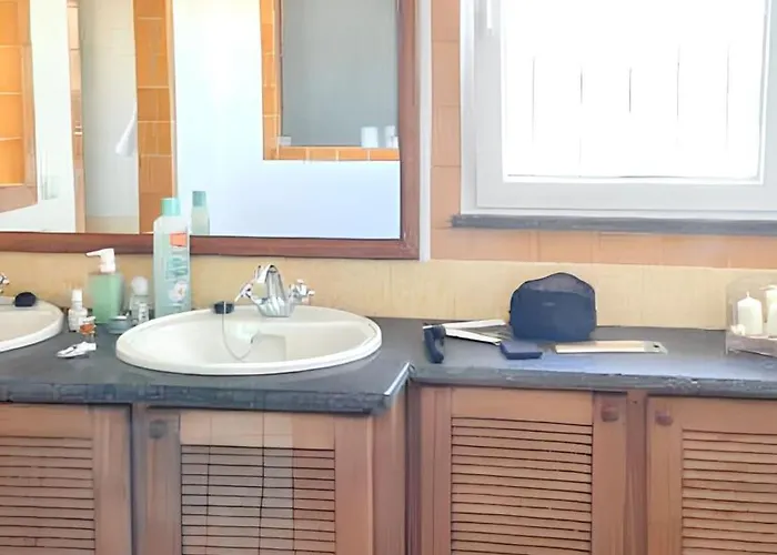 Spacious House With Sea View In Angra do Heroísmo