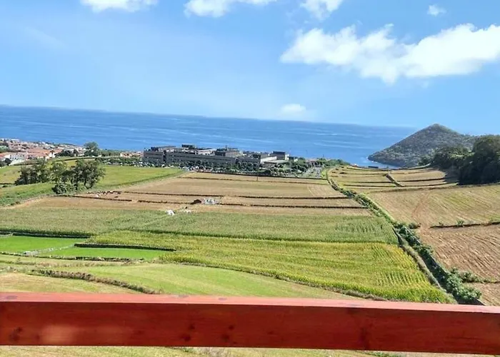 Spacious House With Sea View In Angra do Heroísmo