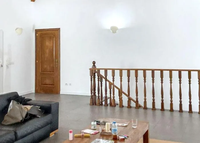 Spacious House With Sea View In *