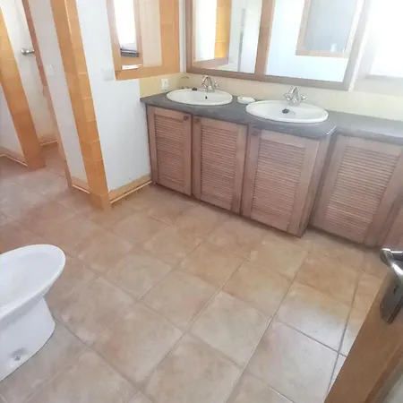 Spacious House With Sea View In Casa de Férias *
