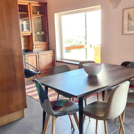 Spacious House With Sea View In Casa de Férias