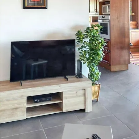 Spacious House With Sea View In Prázdninový dům *