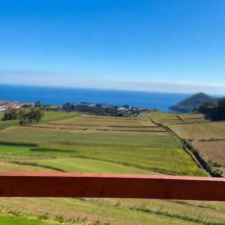 Casa de Férias Spacious House With Sea View In Angra do Heroísmo