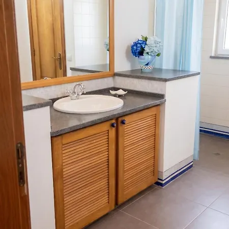 Spacious House With Sea View In Angra do Heroísmo